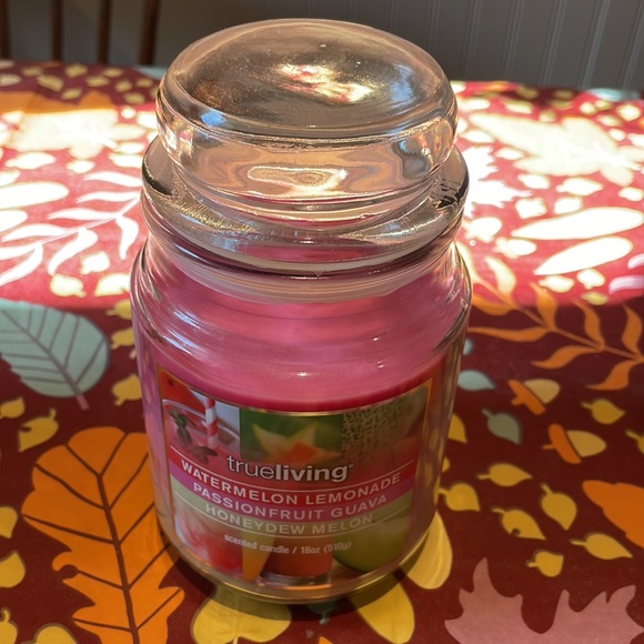 Trueliving Layered Scented Candle, 18 oz, unused - Picture 2 of 6